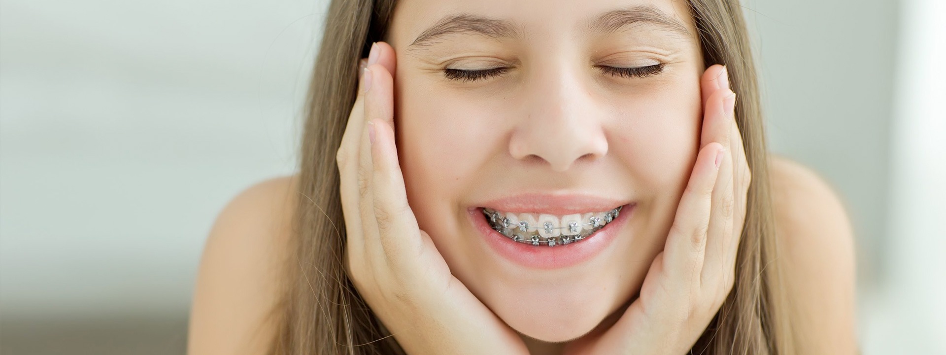 Clear Ceramic Braces vs. Invisalign: Which Is Right for You